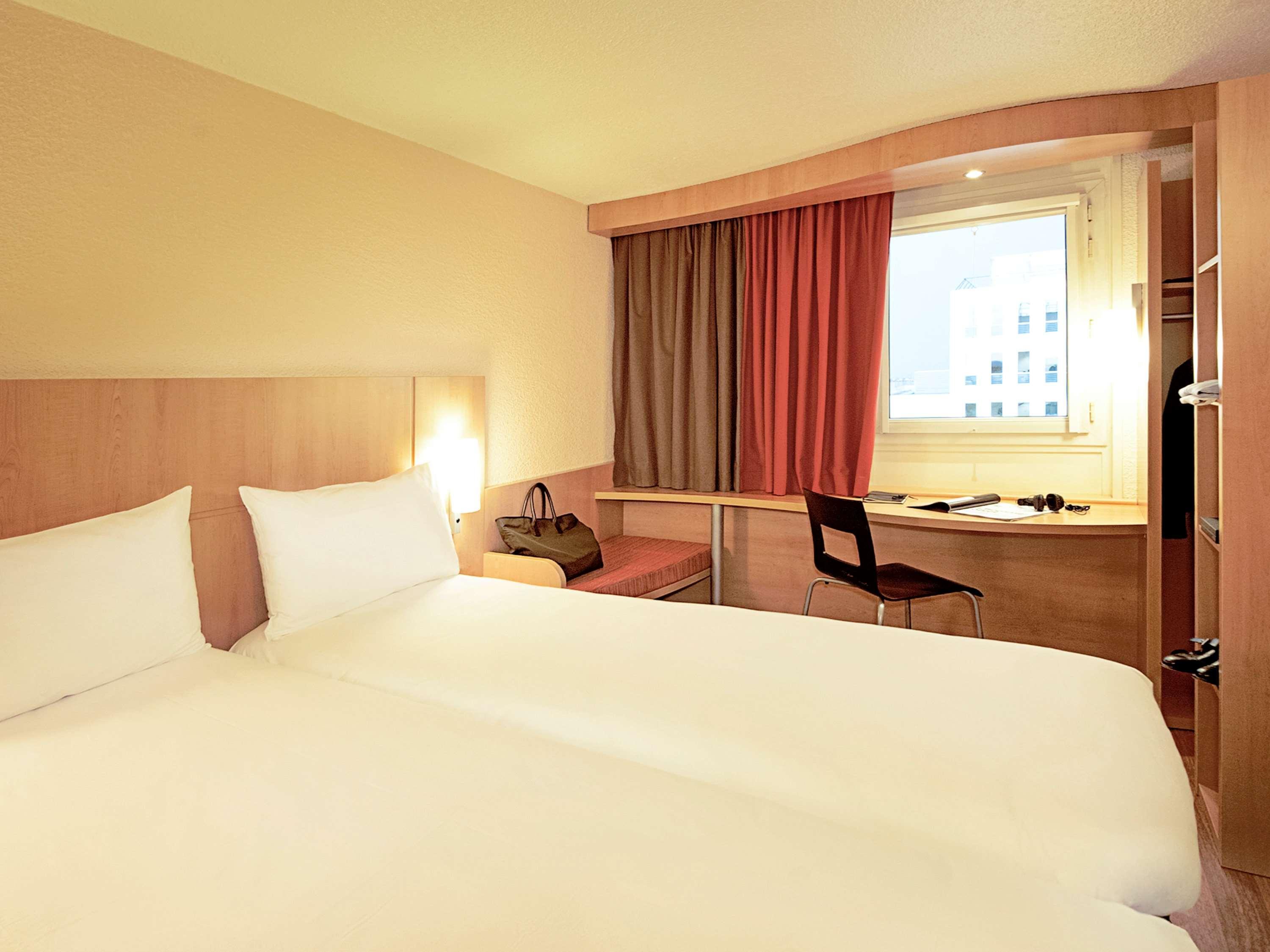 ไอบิส รัวซี ชาร์ลเดอโกล ปารีส นอร์ด 2 Hotel ภายนอก รูปภาพ