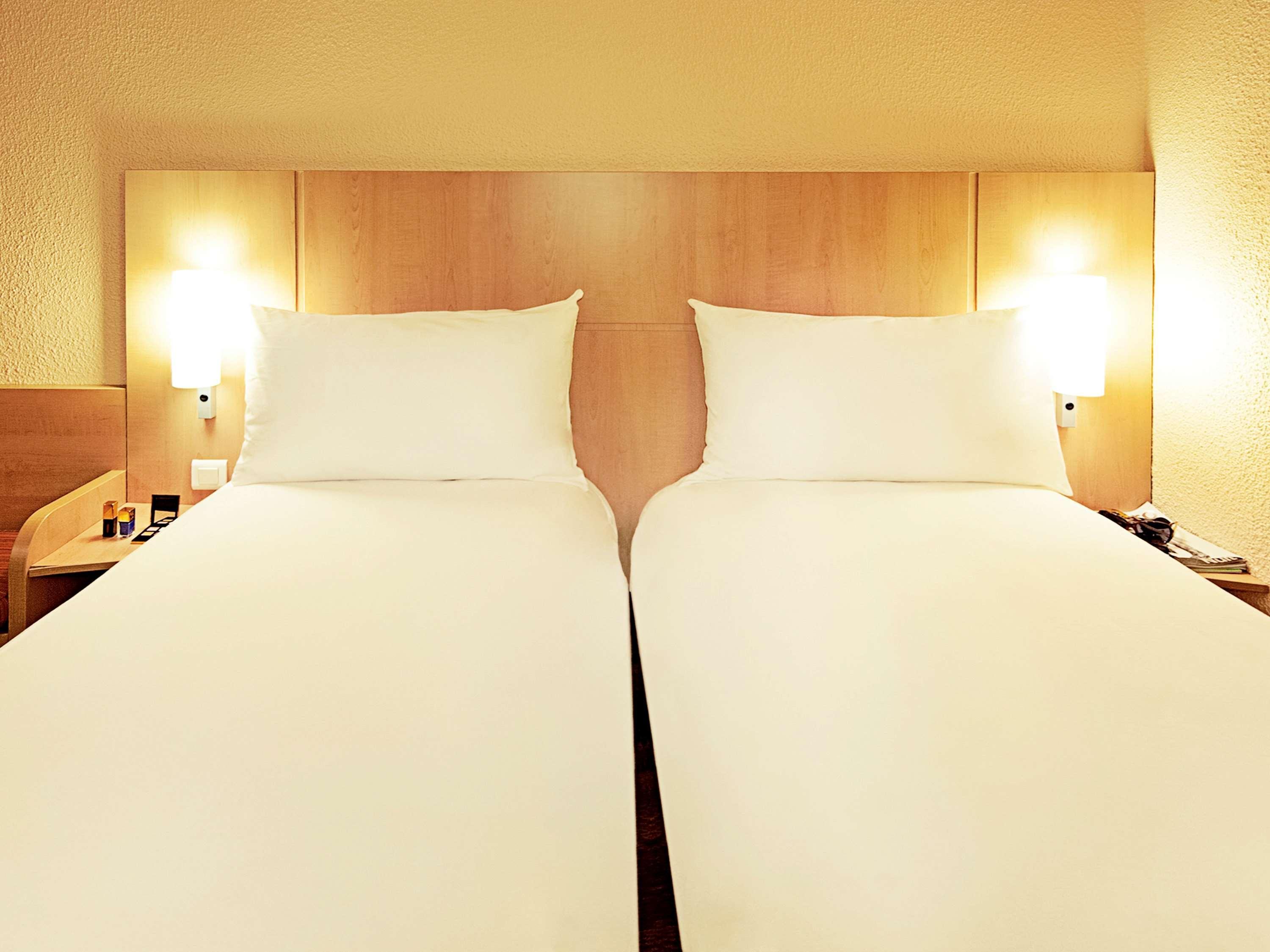 ไอบิส รัวซี ชาร์ลเดอโกล ปารีส นอร์ด 2 Hotel ภายนอก รูปภาพ