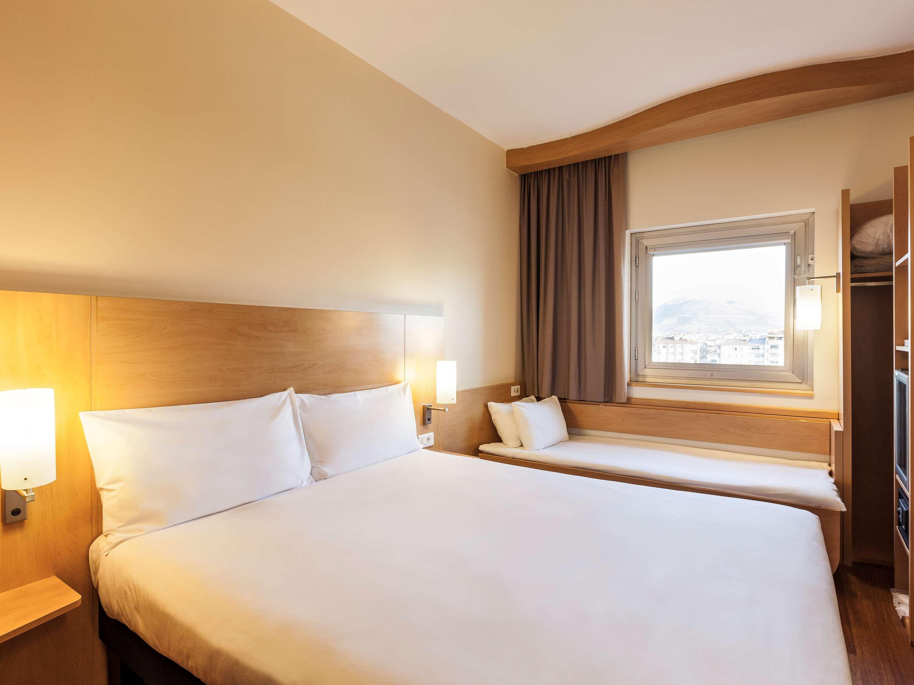 ไอบิส รัวซี ชาร์ลเดอโกล ปารีส นอร์ด 2 Hotel ภายนอก รูปภาพ