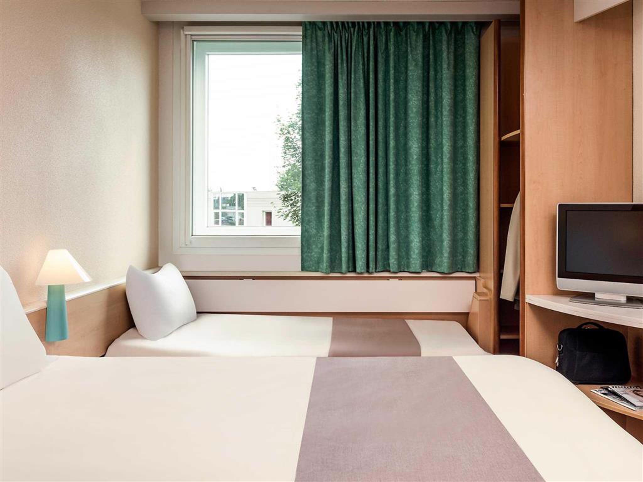 ไอบิส รัวซี ชาร์ลเดอโกล ปารีส นอร์ด 2 Hotel ภายนอก รูปภาพ