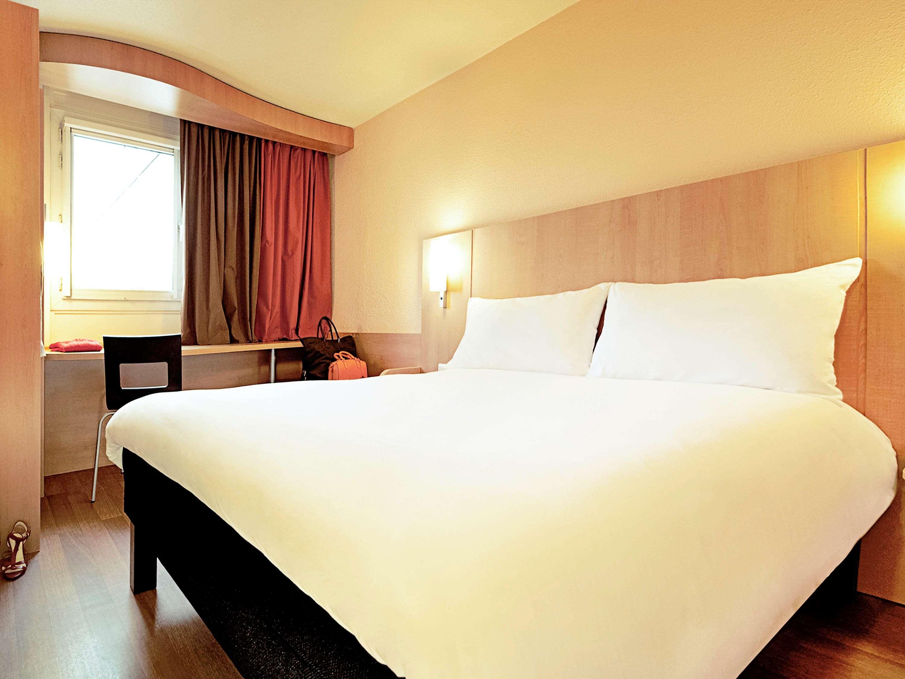 ไอบิส รัวซี ชาร์ลเดอโกล ปารีส นอร์ด 2 Hotel ภายนอก รูปภาพ