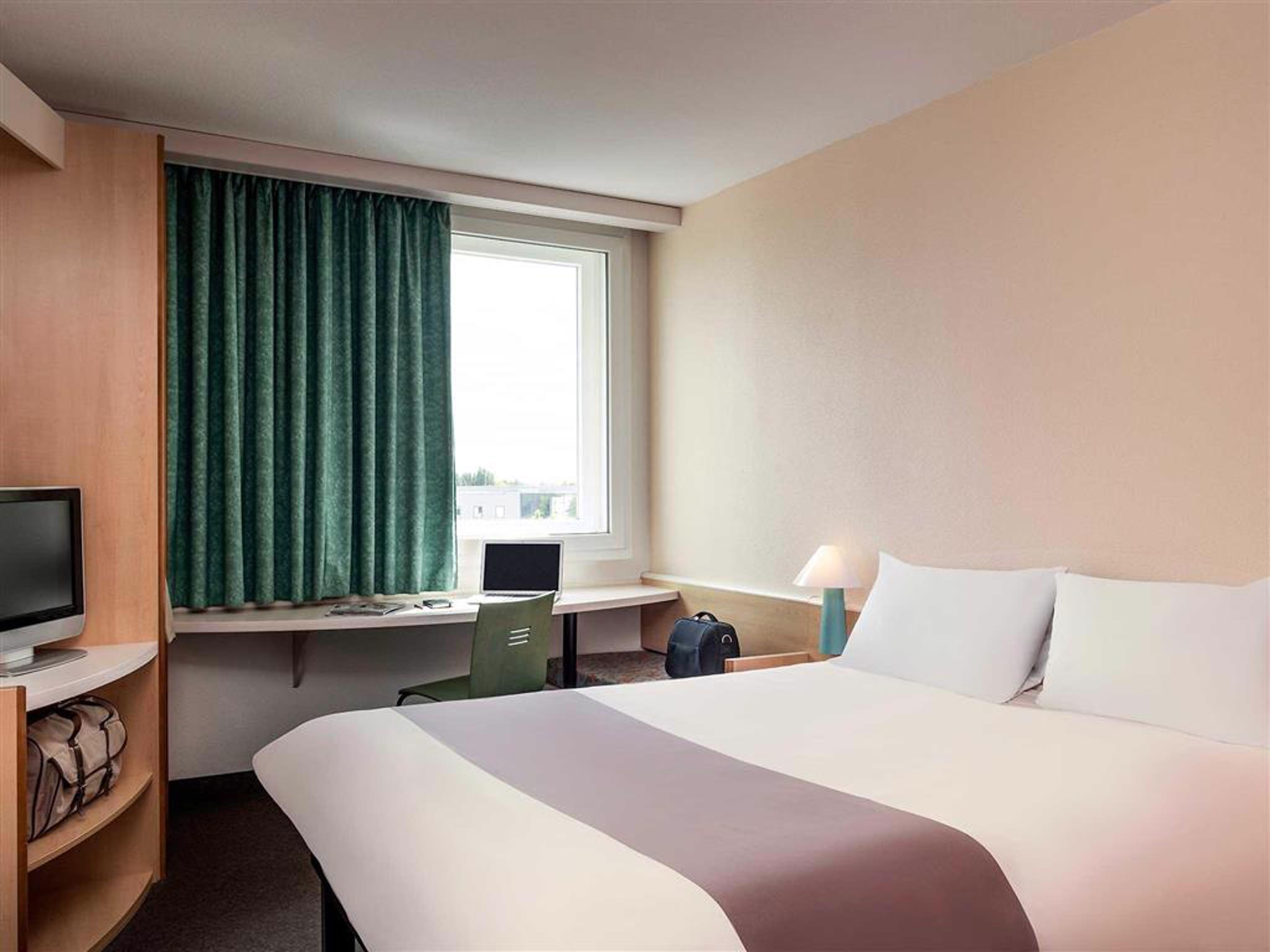 ไอบิส รัวซี ชาร์ลเดอโกล ปารีส นอร์ด 2 Hotel ภายนอก รูปภาพ